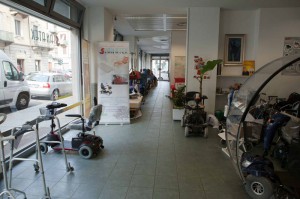 Esposizione scooter anziani disabili elettrici Sanatex
