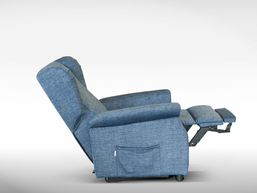 POLTRONA PER ANZIANI VENTILATA POSIZIONE RELAX LETTURA