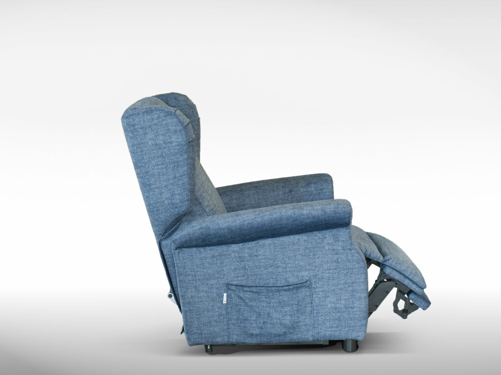 POLTRONA RELAX PER ANZIANI VENTILATA MOVIMENTI INDIPENDENTI SCHIENALE PEDIERA
