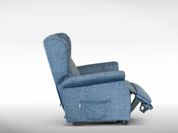 POLTRONA RELAX PER ANZIANI VENTILATA MOVIMENTI INDIPENDENTI SCHIENALE PEDIERA