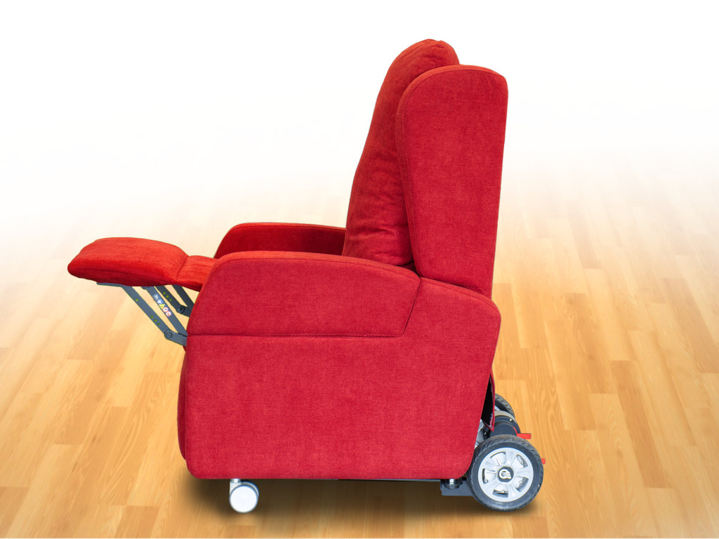 POLTRONA ROBOTICA IN POSIZIONE TV CON PEDIERA SOLLEVATA E SCHIENALE VERTICALE POLTRONA ROBOTICA IN POSIZIONE TV CON PEDIERA SOLLEVATA E SCHIENALE VERTICALE