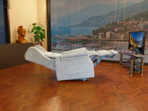 Poltrona disabili anziani extra larga extra lunga in posizione cardio relax zero gravity