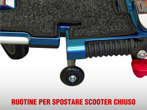 RUOTINE PER SPOSTARE LO SCOOTER PIEGHEVOLE PER DISABILI E ANZIANI DA CHIUSO