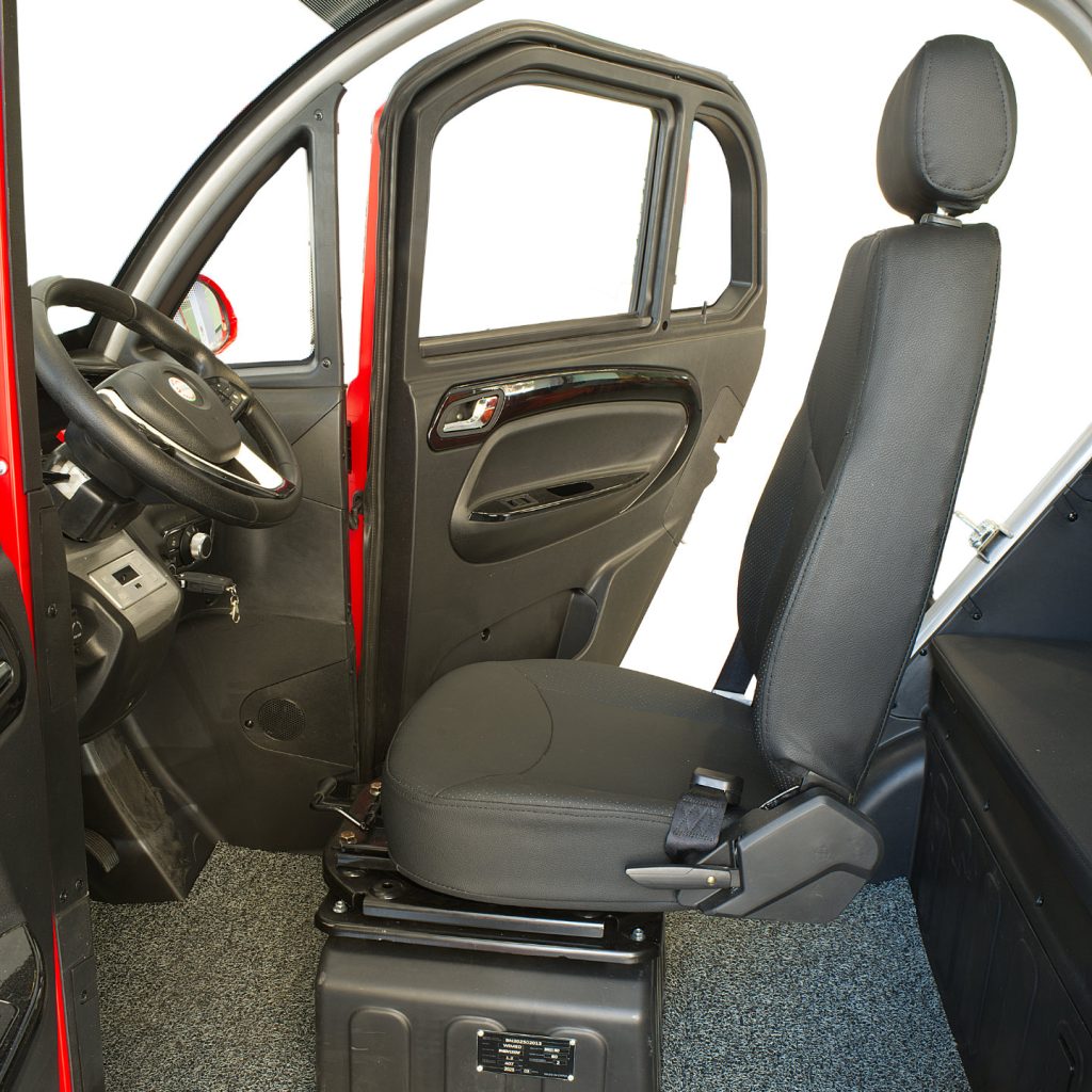 SCOOTER ELETTRICO CABINATO PER ANZIANI E DISABILI CON SEDILE TUTTO INDIETRO