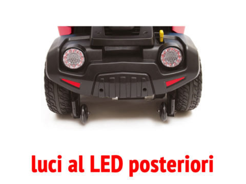 Le luci al LED posteriori dello scooter per anziani disabili garantiscono potenza e visibilità con minima incidenza sull'autonomia elettrica.