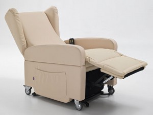 poltrona con ruote per disabili distesa