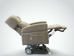 poltrona robotica disabili in posizione relax elevata in verticale automaticamente