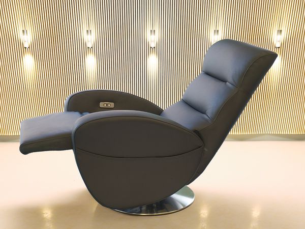 poltrona relax design in vista laterale