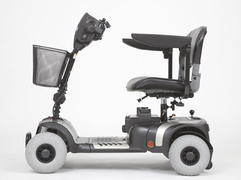 vista laterale scooter elettrico anziani disabili uso cittadino GIOIA